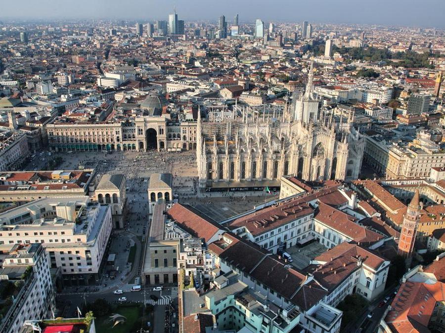 Veduta verso Piazza del Duomo e verso skyline 