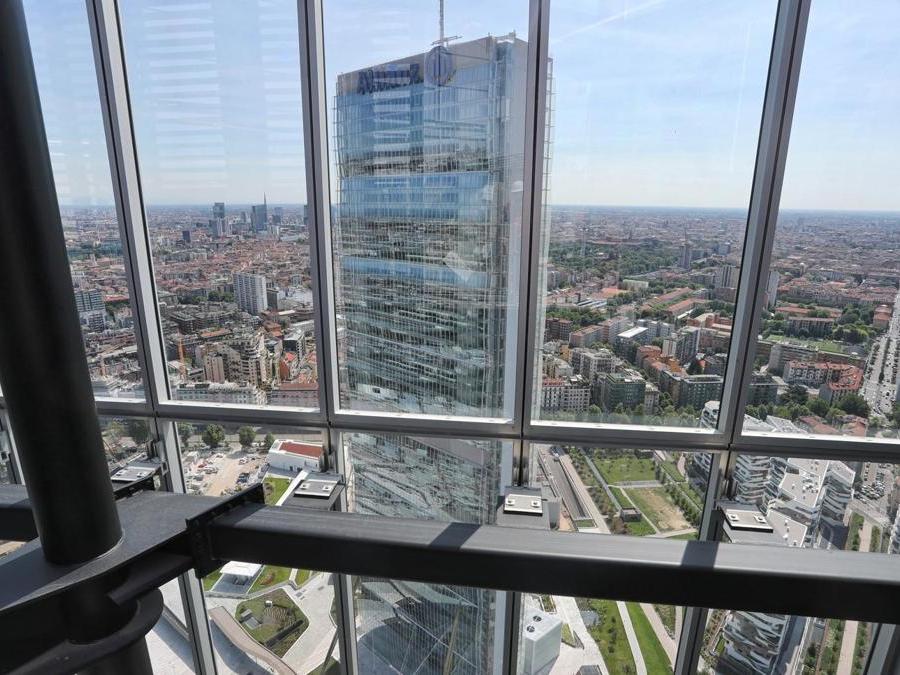 Torre Isozaki vista da Torre Hadid
