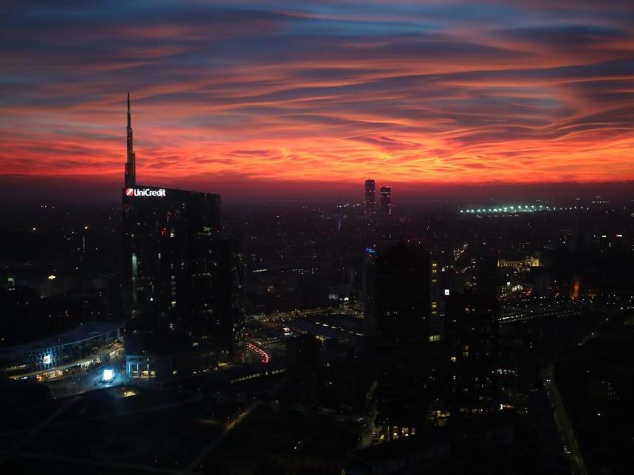 Veduta verso lo skyline al tramonto