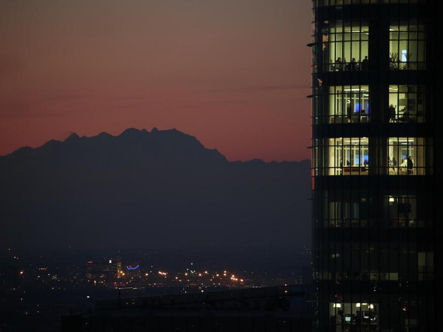 Veduta verso Rho Fiera in lontanza e a destra Torre Unicredit