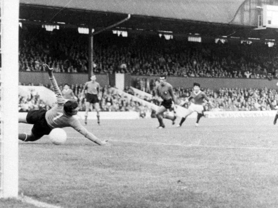 1966. INGHILTERRA. L'ottava edizione del campionato del mondo rappresenta, per l'Italia, il punto più basso della sua storia calcistica. Eliminata ai gironi dalla Corea del Nord grazie alla rete realizzata da Pak Doo Ik. (Ap)