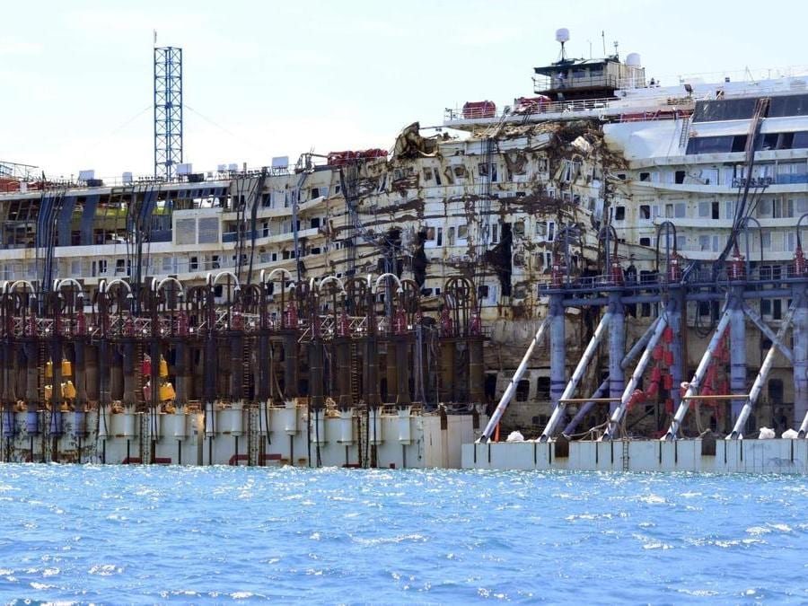 Ha passato la prima notte in porto a Genova senza problemi di sorta la Concordia (ANSA)