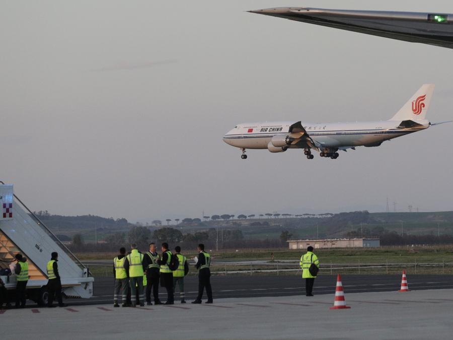 L’arrivo del presidente cinese Xi Jinping all’aeroporto Leonardo Da Vinci di di Fiumicino il 21 marzo 2019. (AP Photo/Andrew Medichini)