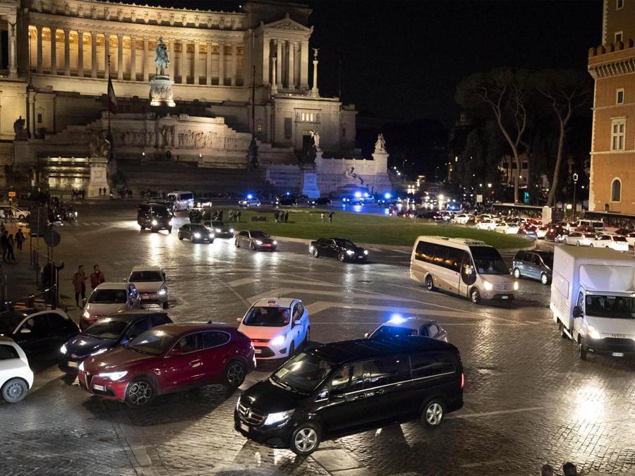 Un veicolo della scorta del presidente cinese Xi Jinping a Piazza Venezia, Roma, 21 marzo 2019. (Ansa / Massimo Percossi)