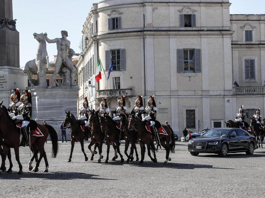 Il presidente cinese Xi Jinping e sua moglie Peng Liyuan arrivano al Quirinale per incontrare il Presidente della Repubblica, Sergio Mattarella (Ansa / Giuseppe Lami)