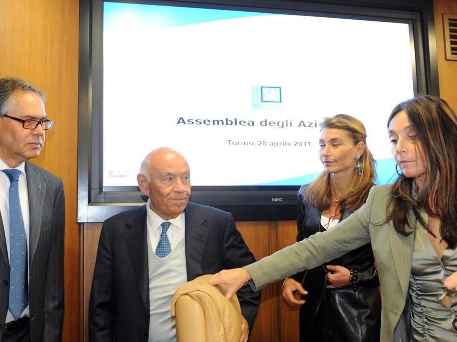 2011. Torino. Da sinistra l'ad Sai Emanuele Erbetta, il presidente onorario Salvatore Ligresti e la vice presidente Maria Giulia Ligresti e la presidente Jonella Ligresti all'assemblea degli azionisti Fondiaria Sai (Di Marco/Ansa)