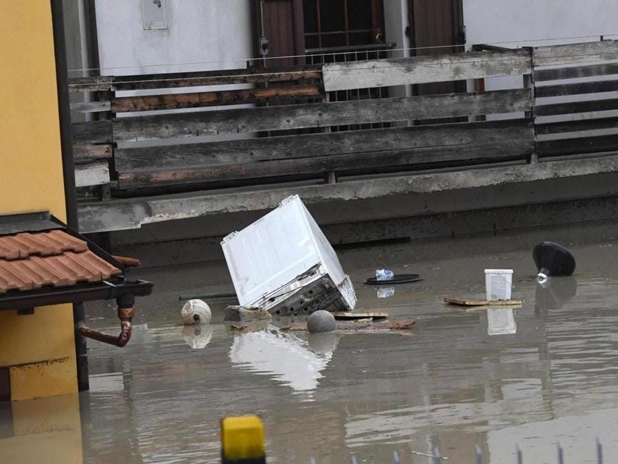 Allagamenti causati dalla Piena del Reno a Bologna nella zona di Borgo Panigale. (Fotogramma)