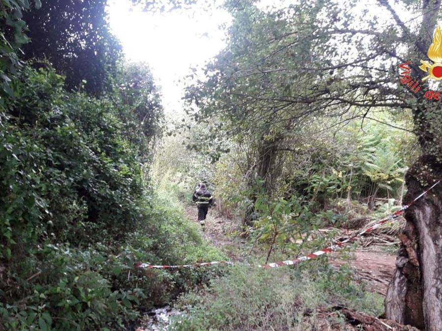 La zona del ritrovamento dei corpi della mamma e di uno dei due figli dispersi in provincia di Lamezia Terme a seguito dell'ondata di maltempo, 5 ottobre 2018. ANSA/ VIGILI FUOCO UFFICIO STAMPA
