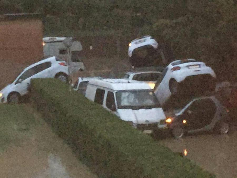 I danni causati dalla forte odata di maltempo a Livorno, 10 settembre 2017. ANSA/PUBBLICA ASSISTENZA