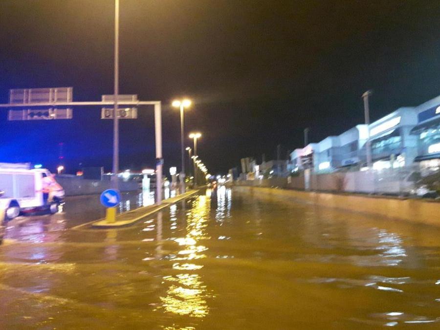 I danni causati dalla forte odata di maltempo a Livorno, 10 settembre 2017. ANSA/PUBBLICA ASSISTENZA