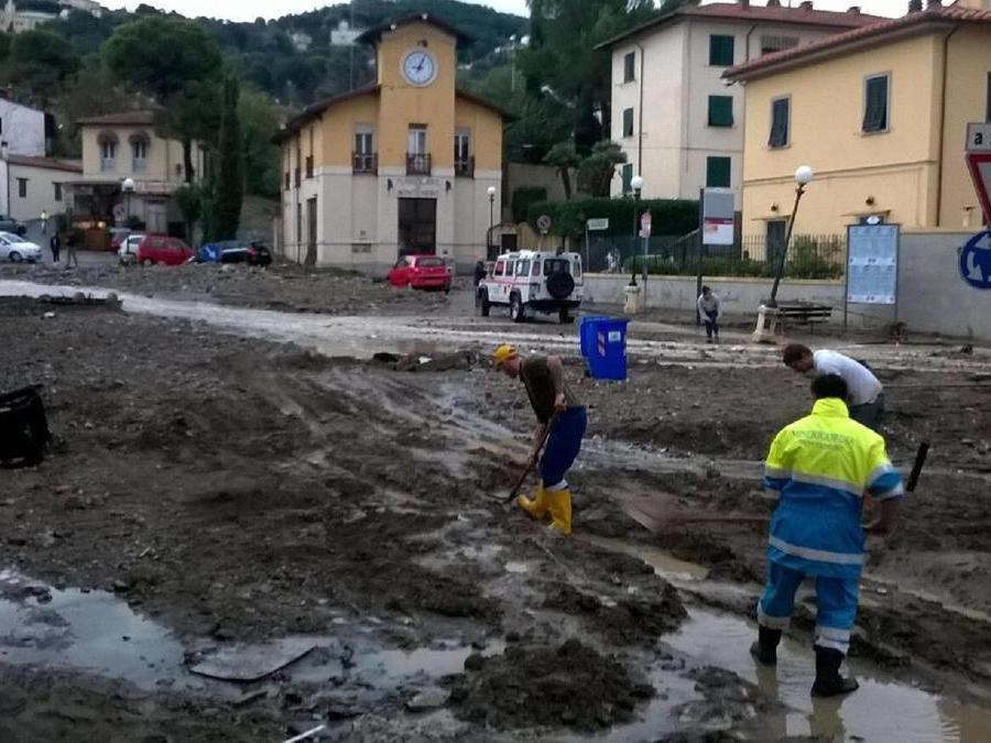 Una foto fornita dall'organizzazione delle Misericordie della Toscana mostra i danni causati dal maltempo a Montenero, 10 settembre 2017. ANSA/FEDERAZIONE REGIONALE MISERICORDIE DELLA TOSCANA