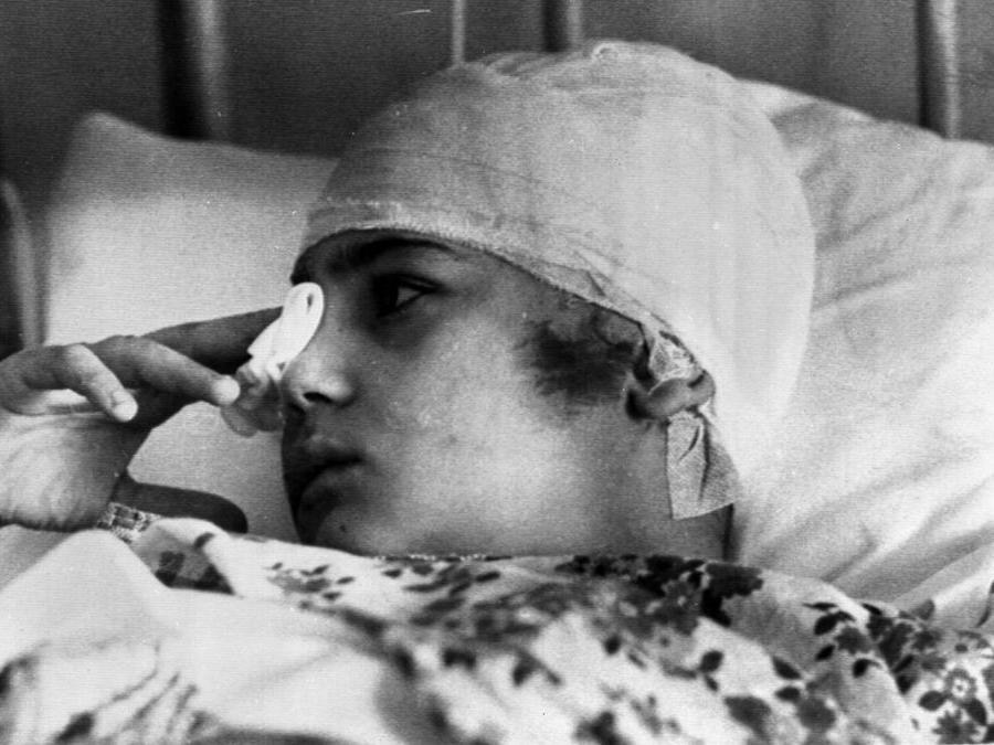 Roberto Natale, 13 anni, ferito nella strage di Bologna, ricoverato con la diagnosi di frattura deforme della tibia e perone, in una foto d'archivio.  ANSA