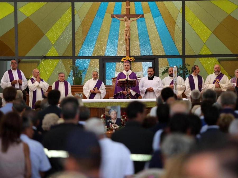 Il vescovo Corrado Lorefice celebra il funerale - ANSA / IGOR PETYX