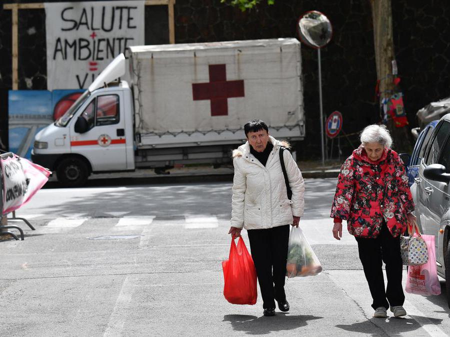 Riprese le operazioni per far entrare gli sfollati di via Porro nelle loro casa per l'ultima volta per poter recuperare le ultime cose, Genova. ANSA/LUCA ZENNARO