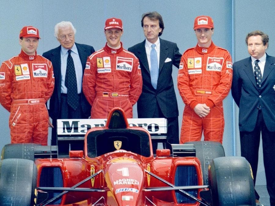 Maranello 1996 - Presentazione Ferrari f1 310. Nicola Larini, l'avvocato Gianni Agnelli, Michael Schumacher, Luca di Montezemolo, Eddy Ervine e Jean Todl (Ansa)