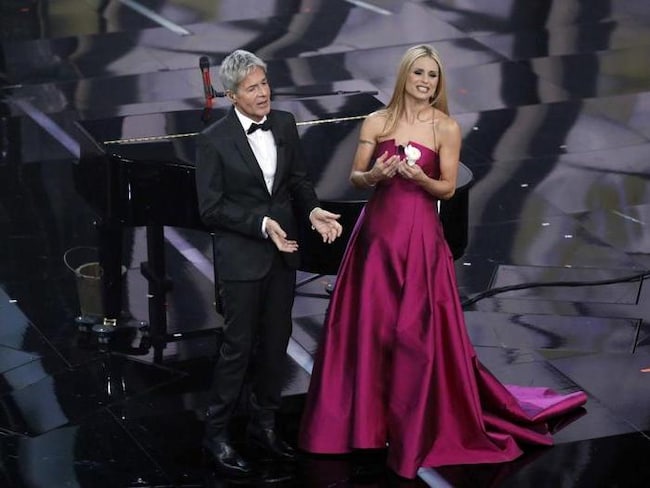Sanremo, la serata dei giovani. Ma l'ovazione è per Pippo Baudo 