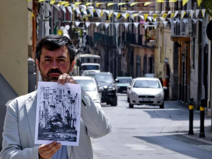 Antonio Milone, presidente dell'associazione dei familiari delle vittime di Sarno 'Rinascere' sui luoghi di Sarno ( Salerno) colpiti il 5 maggio 1998, vent'anni fa, dalla violenta frana che provocò più di 160 morti. (ANSA / CIRO FUSCO)