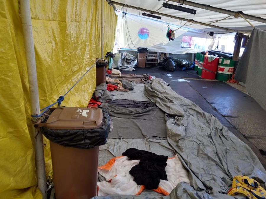 Foto scattata dal deputato Riccardo Magi (+Europa) a bordo della Sea Watch