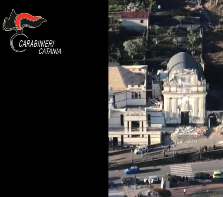I danni dopo il terremoto a Fleri, in provincia di Catania. EPA/CARABINIERI 