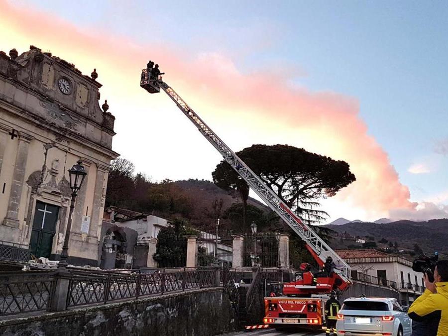 I danni dopo il terremoto a Fleri, in provincia di Catania. ANSA/ORIETTA SCARDINO 