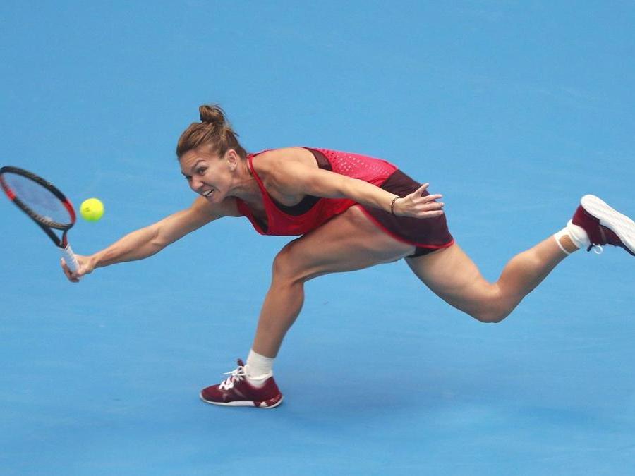 Simona Halep durante l’incontro contro  Jelena Ostapenko, 7 ottobre 2017. (EPA/HOW HWEE YOUNG)