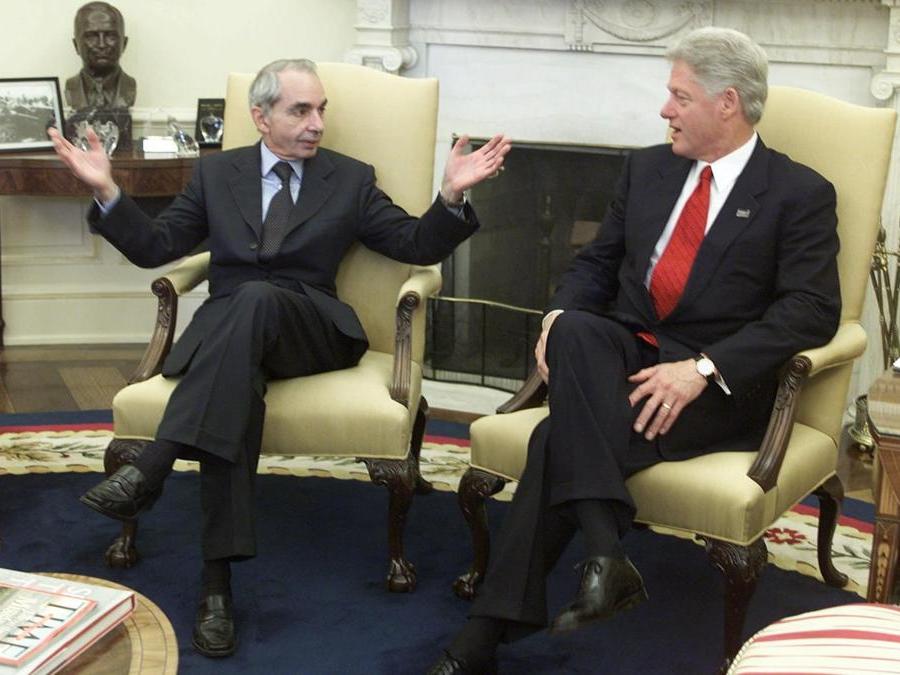 Il presidente Clinton con il primo ministro Guiliano Amato,  2000, nella stanza Ovale della Casa Bianca (AP Photo/Ron Edmonds)
