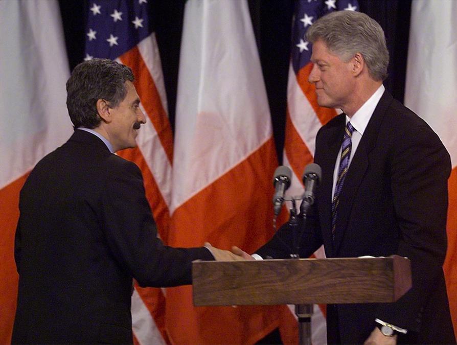 Washington,  Bill Clinton riceve il primo ministro Massimo D'Alema  (Afp)  