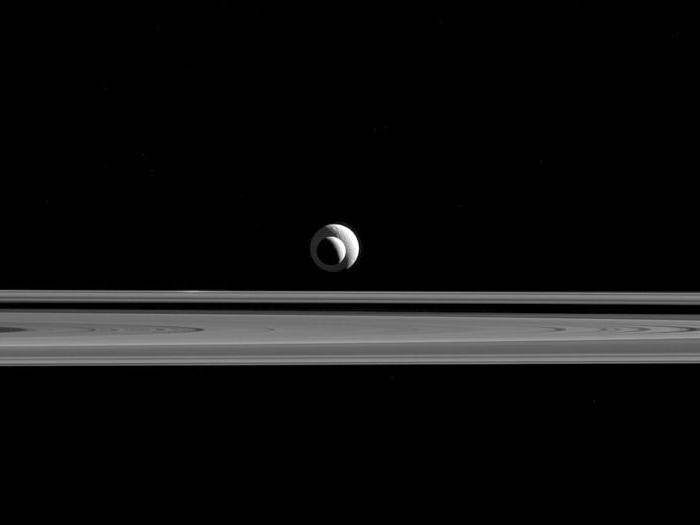 Ultimo tuffo su Saturno per la sonda Cassini
