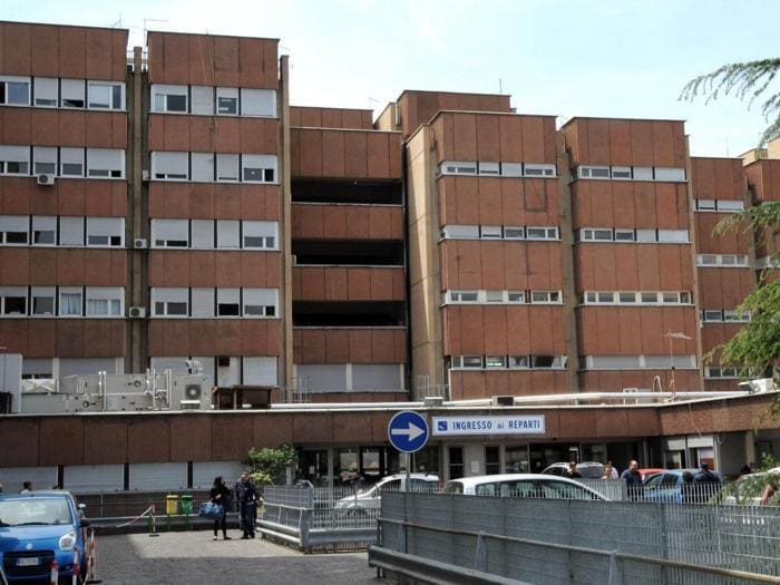 Un tour nell'ospedale di Reggio Calabria fra pazienti, medici e attrezzature di Donata Marrazzo