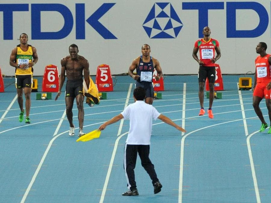 2011. Il gesto di stizza dopo la squalifica per falsa partenza nella finale dei 100 metri ai mondiali di Daegu in Corea del Sud. (AFP)