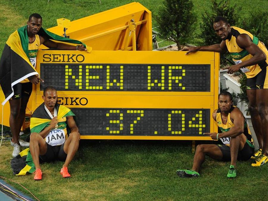 2011. Oro e record del mondo con il tempo di 37.04,per la staffetta giamaicana ai mondiali di Daegu. Da sinistra Nesta Carter, Michael Frater, Yohan Blake and Usain Bolt. (AFP)