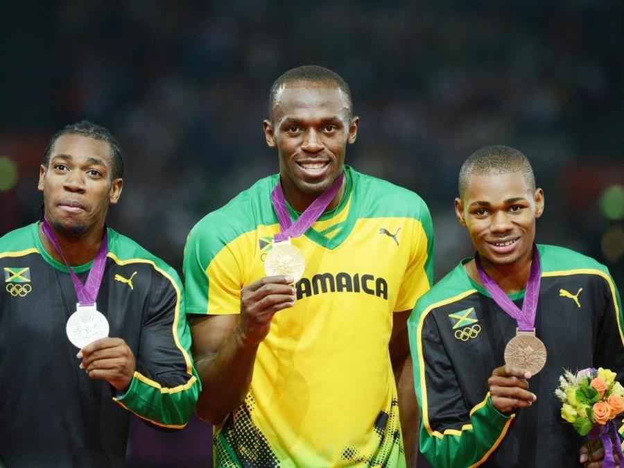 2012. Il podio tutto giamaicano della gara dei 200 metri. Da sinistra, Yohan Blake medaglia d'argento, Usain Bolt, medaglia d'oro e Warren Weir, medaglia di bronzo. (AFP)