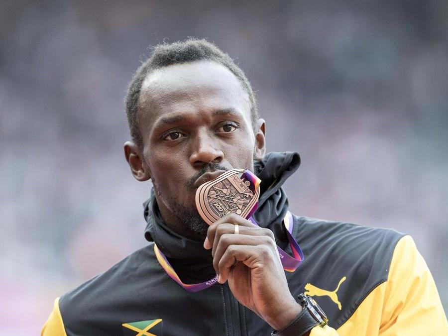 2017. Ai mondiali di Londra , il «lampo» giamaicano, corre gli ultimi 100 metri della carriera, conquistando la medaglia di  bronzo . (AFP) 