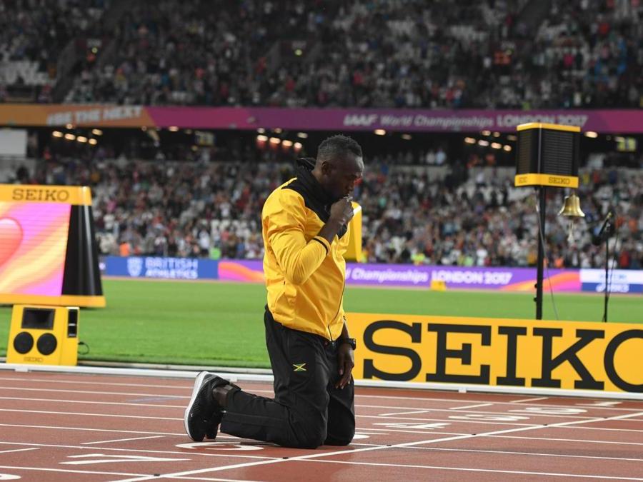 2017. Nella  giornata conclusiva dei campionati  del mondo a Londra , in uno stadio stracolmo d'affetto, il trentenne Usain Bolt, saluta l'atletica. In carriera, 8 medaglie d'oro olimpiche, 11 ori, 2 argenti e un bronzo ai campionati del mondo. (AFP)