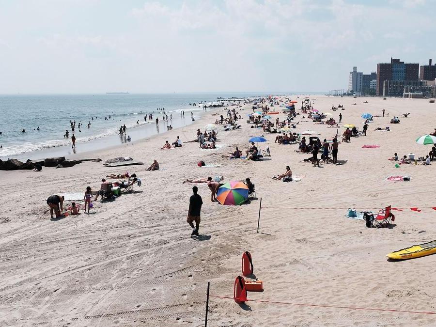 La spiaggia di Coney Island (Spencer Platt/Getty Images/AFP)