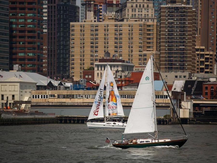 Barche a vela lungo l’East River (Drew Angerer/Getty Images/AFP)