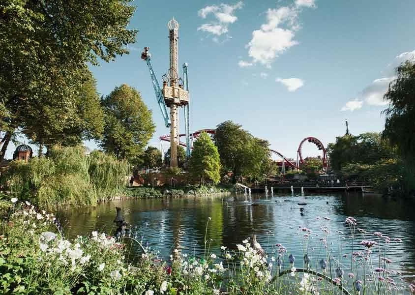 I Giardini di Tivoli, uno dei parchi divertimento più antichi al mondo dove i danesi amano passeggiare (PH Anders Bgild)