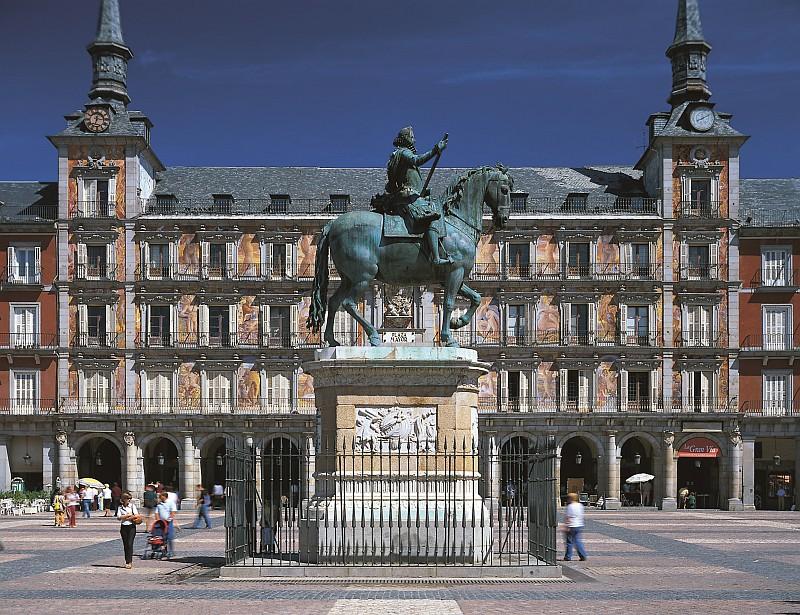 Plaza Mayor con i suoi palazzi d'epoca tra cui la Casa de la Panaderia  (©Ente Spagnolo del Turismo-Turespaña)