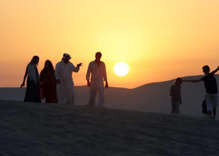 Un'escursione al tramonto nel deserto, dove assaporare la bellezza di questo luogo nel totale silenzio (PH Qatar Tourism Authority)