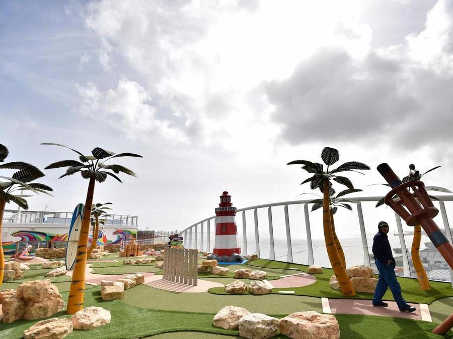 Minigolf (AFP PHOTO / LOIC VENANCE)