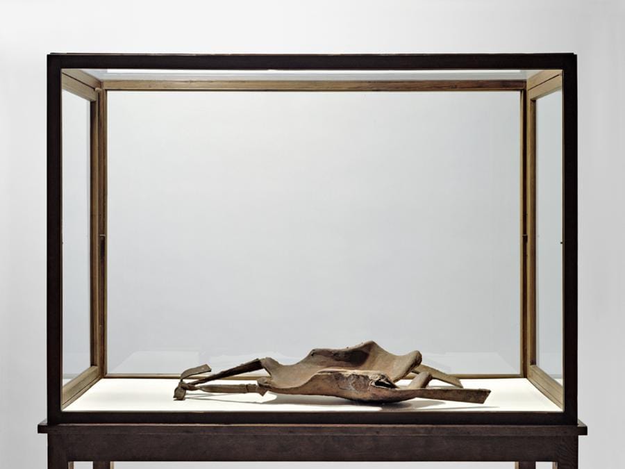 Joseph Beuys. Foto: Farbanalyse.de «Backrest for a fine-limbed person (haretype)» 20esimo anno 1972-1982. Per gentile concessione della Galerie Thaddaeus Ropac, Londra, Parigi, Salisburgo (Joseph Beuys Estate / VG-Bildkunst, Bonn, 2020)