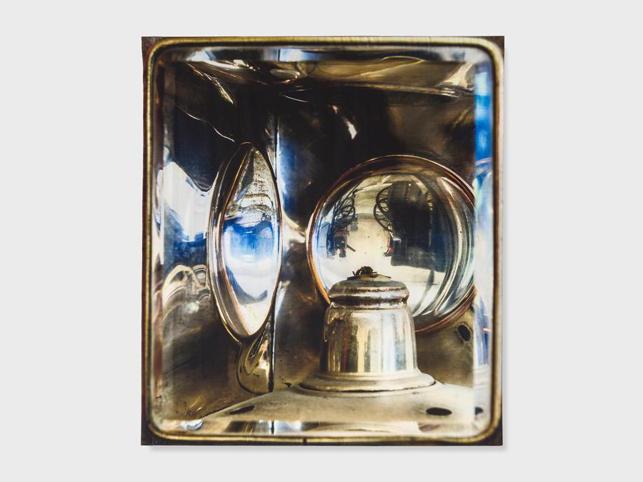 Elisa Sighicelli, ’Untitled (9386)’ 2019,160x143 cm. Fotografia stampata su raso (foto di Sebastiano Pellion di Persano)