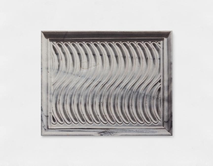 Elisa Sighicelli, ’Untitled (6891)’ 2019, 80x100x4 cm. Stampa UV su marmo (foto di Sebastiano Pellion di Persano)