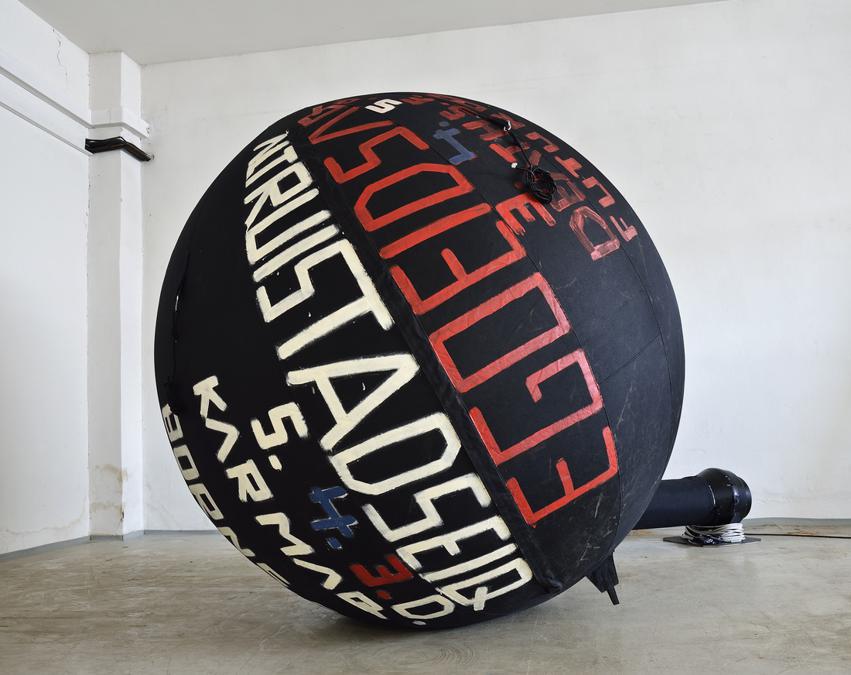 Comoscow 2019, Stano Filko (b. 1937), Altruistadseiq 5. 4.3.d. (ego balloon), c. 2005 inflatable balloon, paint diameter: c. 200 cm (70.000 euro). Galerie Emanuel Layr, (Vienna/Roma) linea collection, Bratislava 