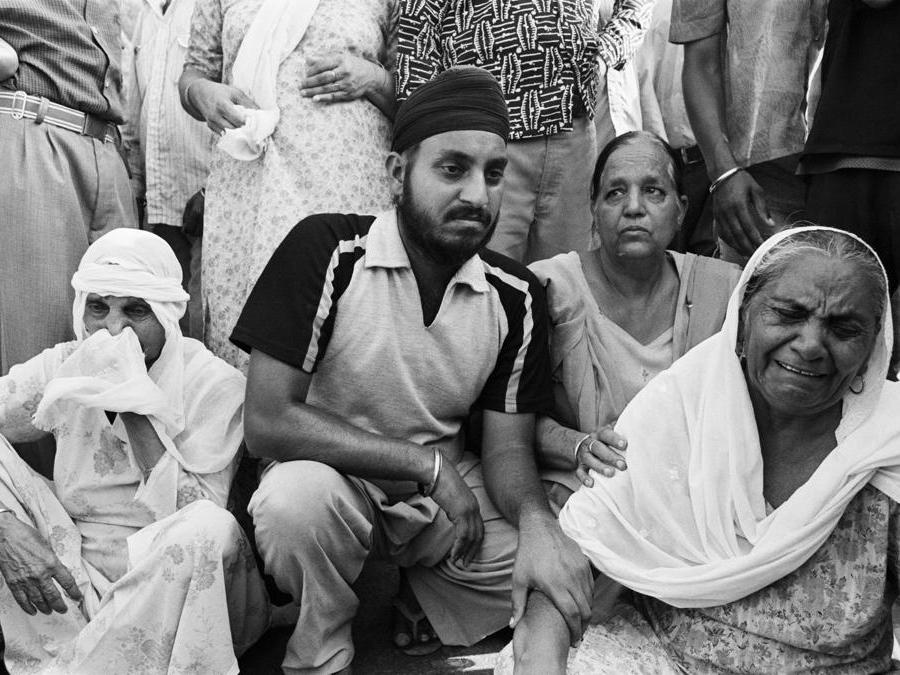 Gauri Gill «Sikhs protesting against the Nanavati Commission Report in New Delhi, 2005»