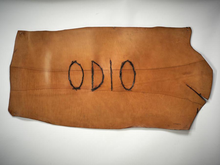 Gilberto Zorio, Odio, 1973 (courtesy di Sotheby's)