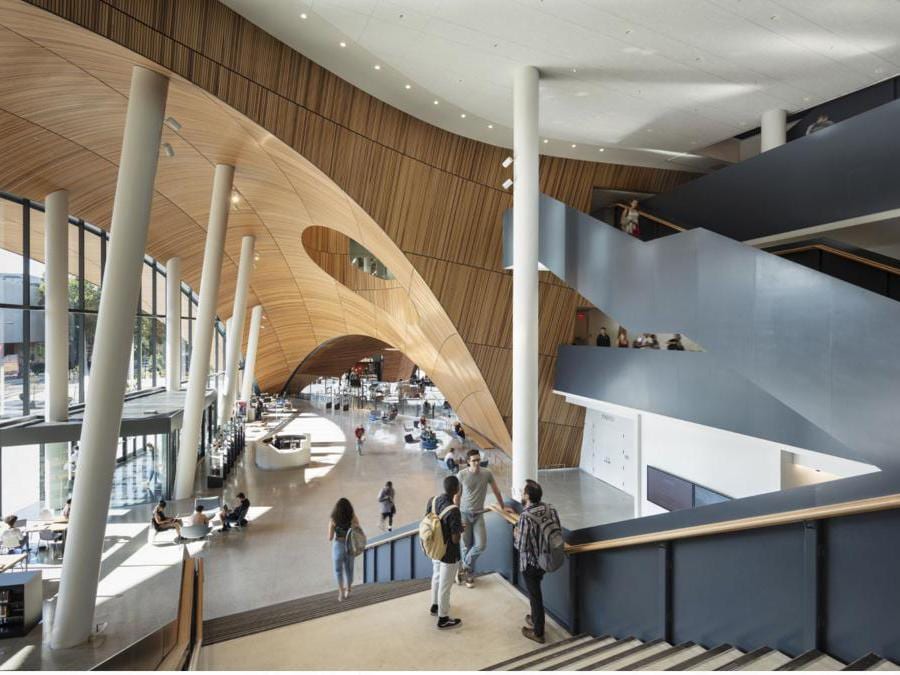 Situata a Philadelphia, la Charles Library ha inaugurato nel 2019. L'edificio, progettato da Snøhetta e certificato Leed Gold, reinterpreta la vocazione originaria di una biblioteca divenendo un punto di incontro per gli studenti e la comunità. Gli spazi sociali si alternano a quelli dedicati allo studio e alla ricerca