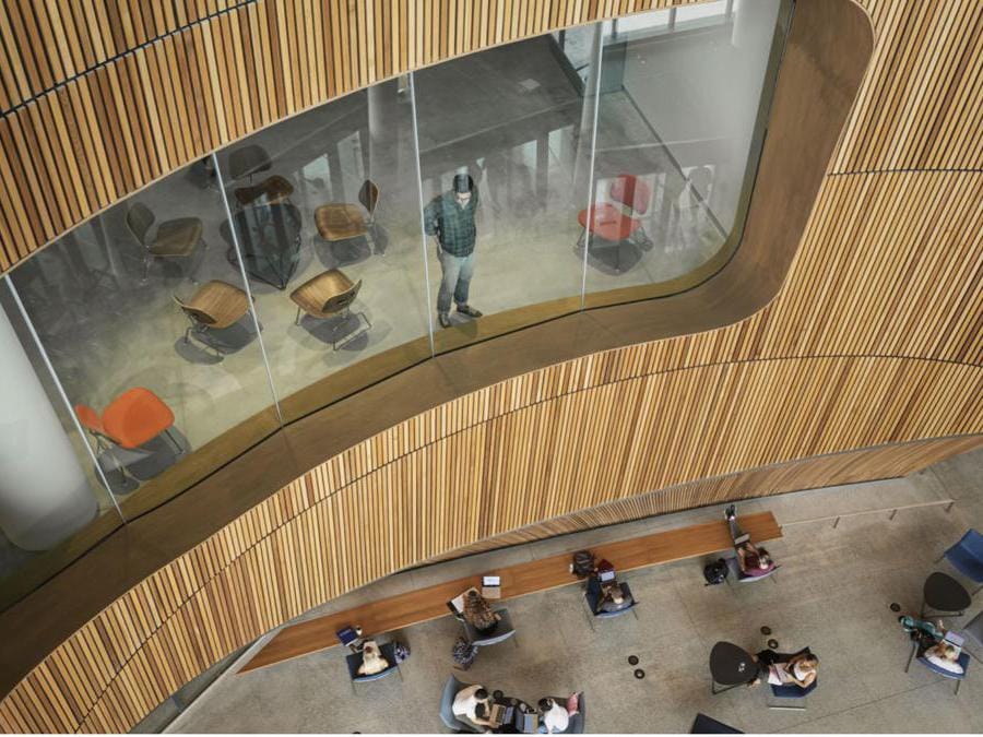 Situata a Philadelphia, la Charles Library ha inaugurato nel 2019. L'edificio, progettato da Snøhetta e certificato Leed Gold, reinterpreta la vocazione originaria di una biblioteca divenendo un punto di incontro per gli studenti e la comunità. Gli spazi sociali si alternano a quelli dedicati allo studio e alla ricerca