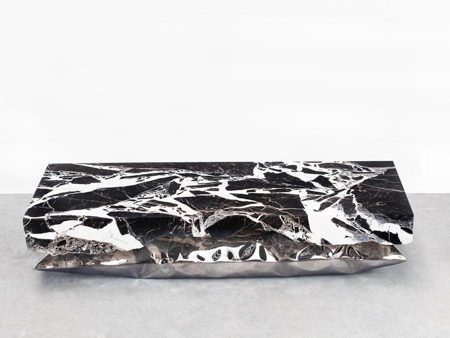 InHale di Ben Storms. Coffee table in marmo e metallo, in diverse varianti. (Foto: Teri Romkey)