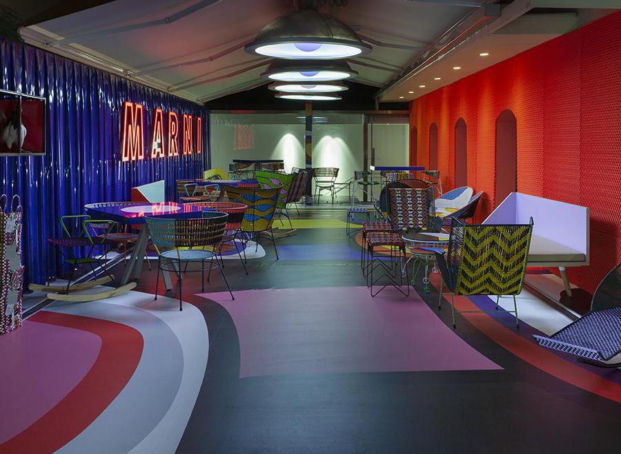LuisaViaRoma, Marni Terrace. In occasione di Pitti Uomo 96 del giugno scorso, Marni ha rinnovato il design della terrazza del negozio di LuisaViaRoma con una collezione coloratissima creata in Colombia con tecniche artigianali, disponibile esclusivamente sul sito LVR e nel negozio fisico di Firenze